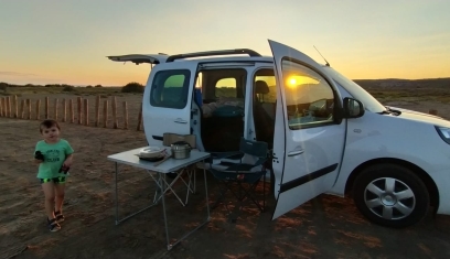 Le roadtrip de Lucie et Nolan : de la Méditerranée aux Corbières en Kangoo ! 